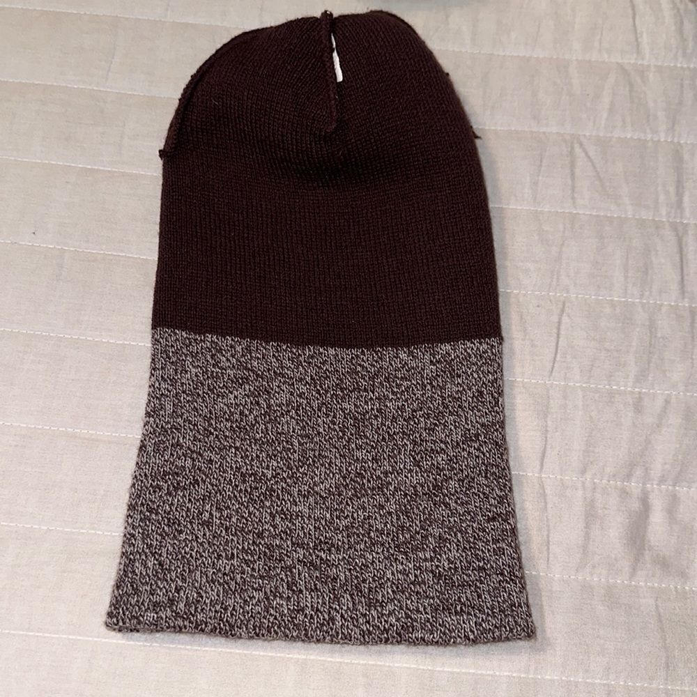 carhartt S-M Eggplant Purple Heather Knit Tasseled Hat - Picture 7 of 12